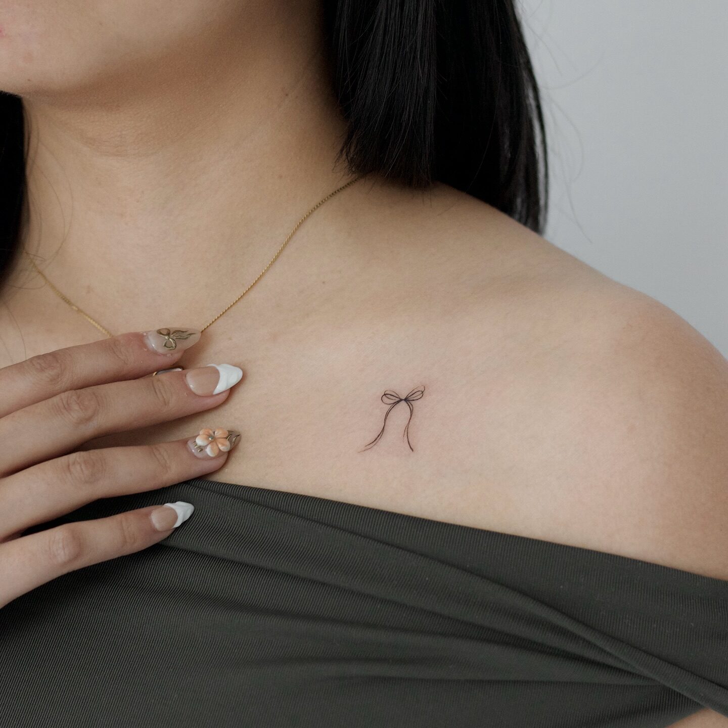 Tatuaggi Fineline Milano - Realizzato da M.Gaiet presso Eightlines Tattoo Studio - Micro Ribbon Tattoo